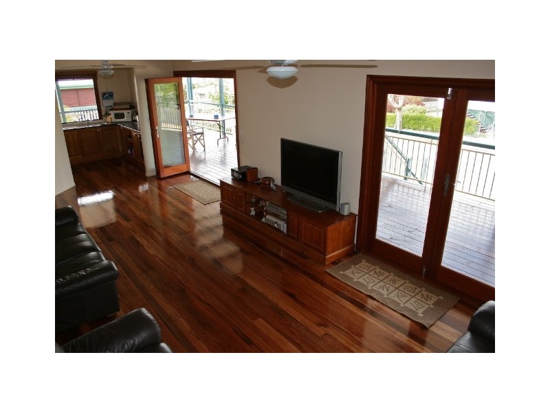 6 Arthur Street, Woody Point QLD 4019