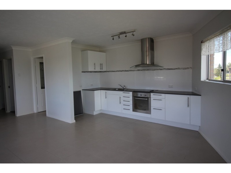 2/102 Hornibrook Esplanade, Clontarf QLD 4019