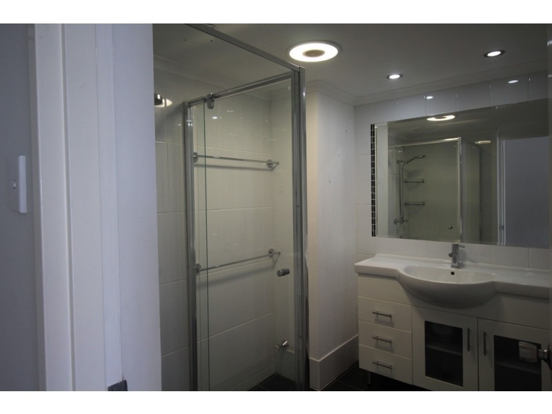 2/102 Hornibrook Esplanade, Clontarf QLD 4019