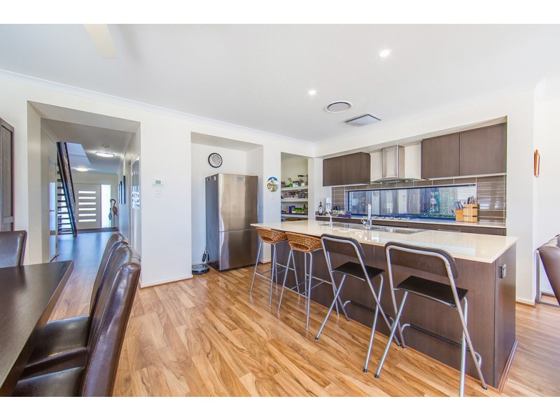 12a Queen Street, Scarborough QLD 4020