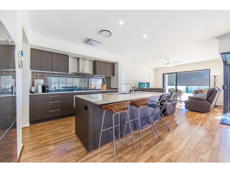 12a Queen Street, Scarborough QLD 4020