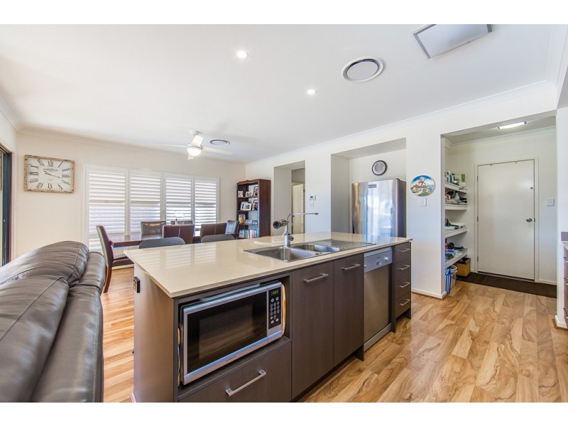 12a Queen Street, Scarborough QLD 4020