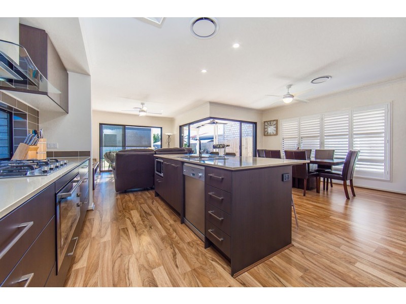 12a Queen Street, Scarborough QLD 4020