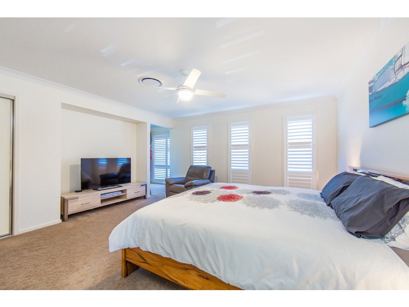 12a Queen Street, Scarborough QLD 4020