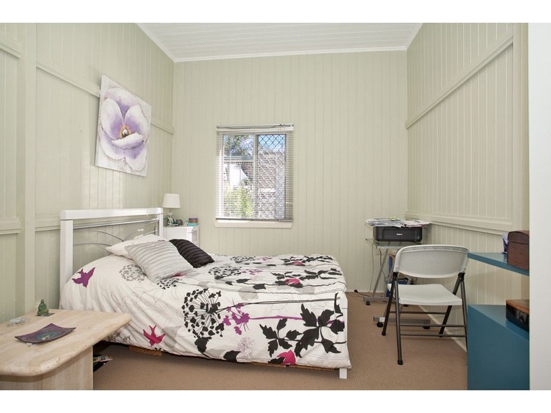 5 Griffith Road, Scarborough QLD 4020