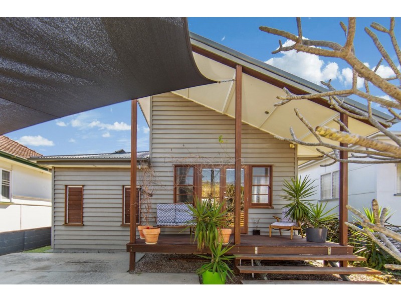 38 King Street, Woody Point QLD 4019