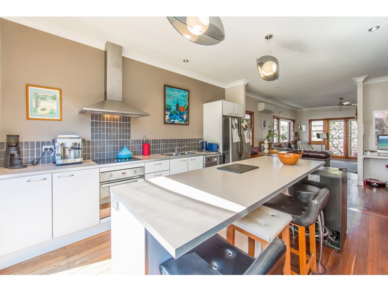 38 King Street, Woody Point QLD 4019