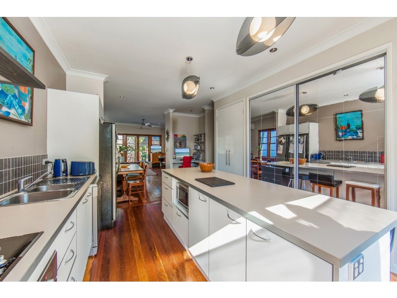 38 King Street, Woody Point QLD 4019