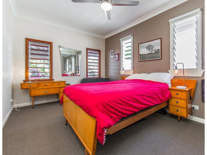 38 King Street, Woody Point QLD 4019