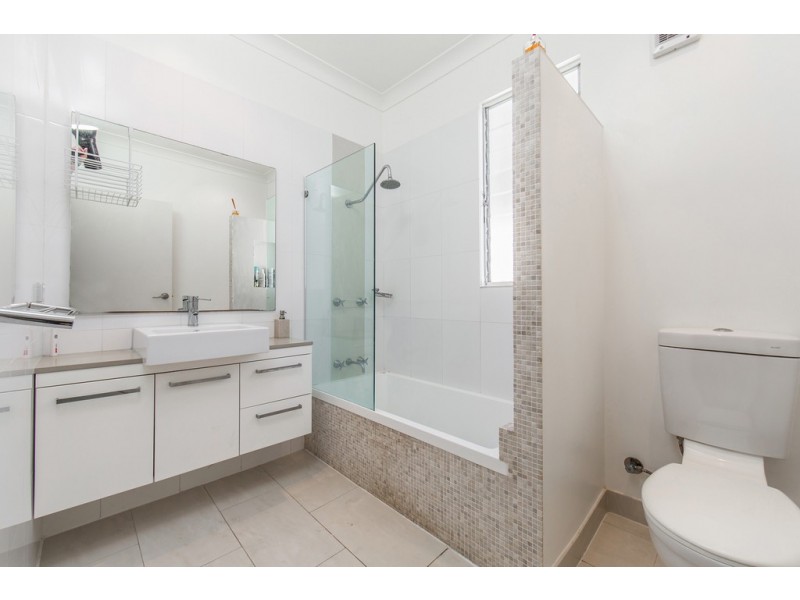 38 King Street, Woody Point QLD 4019