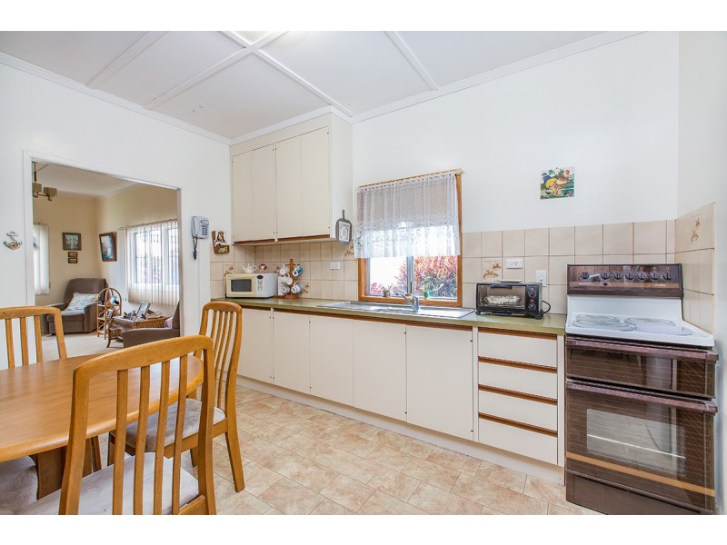 19 Arthur Street, Woody Point QLD 4019