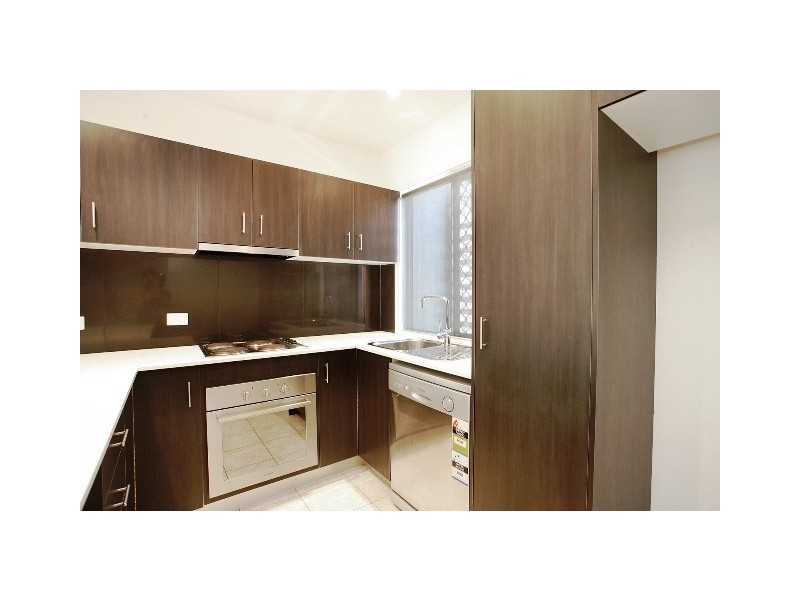 2/15-17 Caroline Street, Woody Point QLD 4019