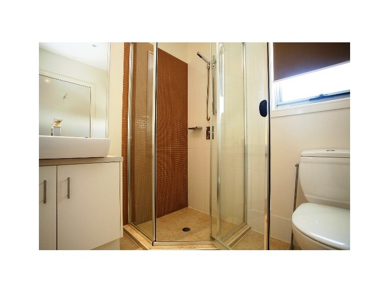 2/15-17 Caroline Street, Woody Point QLD 4019