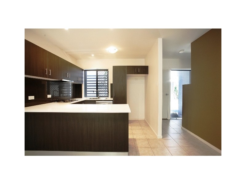 2/15-17 Caroline Street, Woody Point QLD 4019