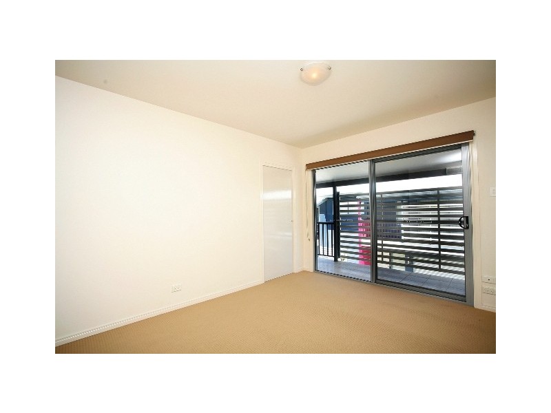 2/15-17 Caroline Street, Woody Point QLD 4019