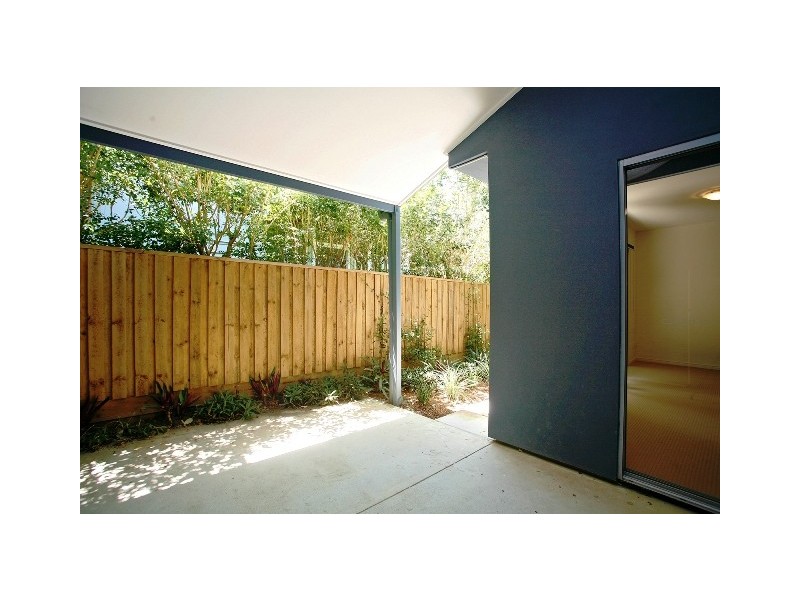 2/15-17 Caroline Street, Woody Point QLD 4019