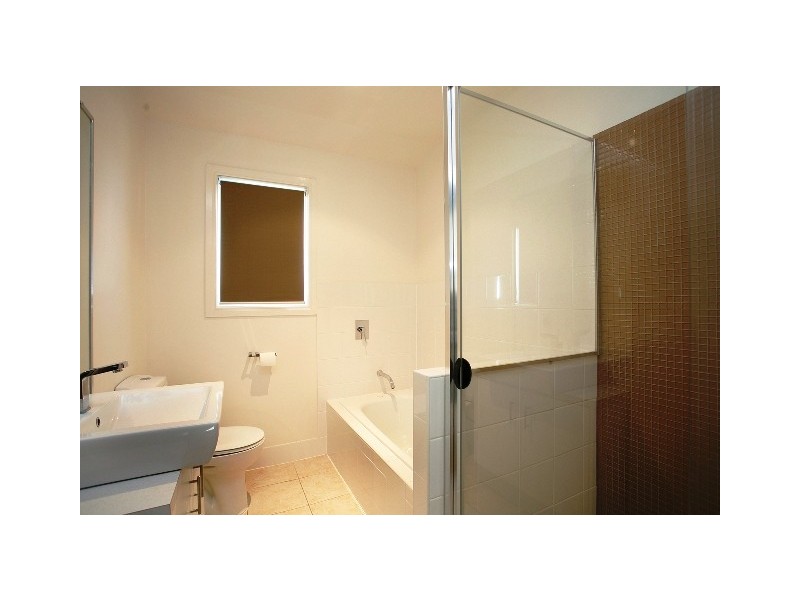 2/15-17 Caroline Street, Woody Point QLD 4019