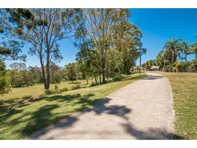 12 Banksia Court, Rothwell QLD 4022