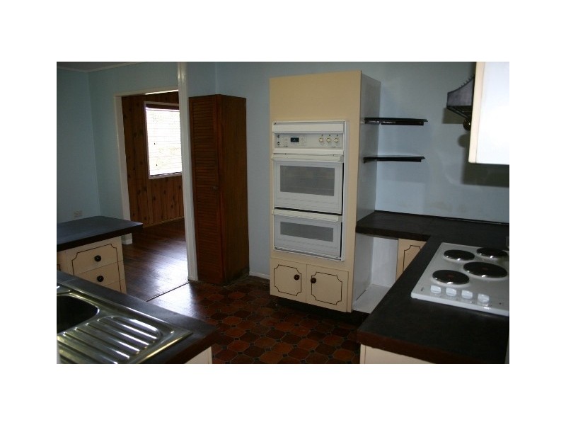 16 Michel Road, Scarborough QLD 4020