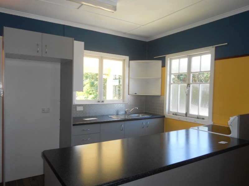 18  Ellen Street, Woody Point QLD 4019