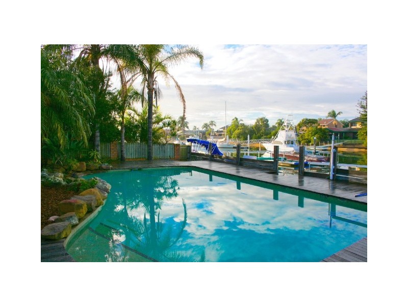 48 Southern Cross Drive, Scarborough QLD 4020