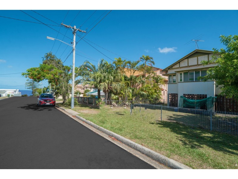11 Ellen Street, Woody Point QLD 4019