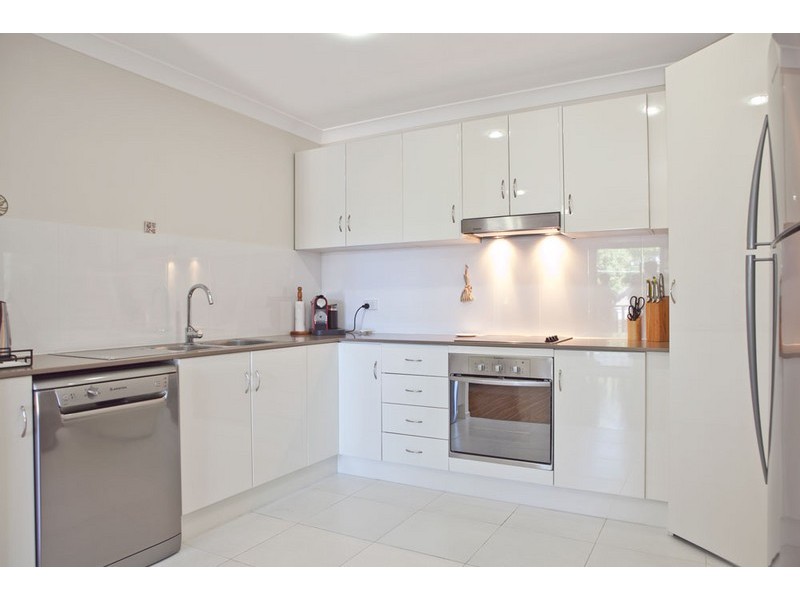 2/12 Wharf Street, Woody Point QLD 4019