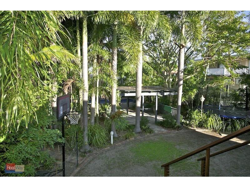 24 Seaville Avenue, Scarborough QLD 4020