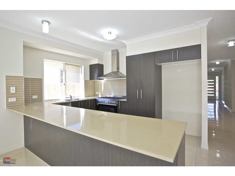 32 Higlett Street, Scarborough QLD 4020