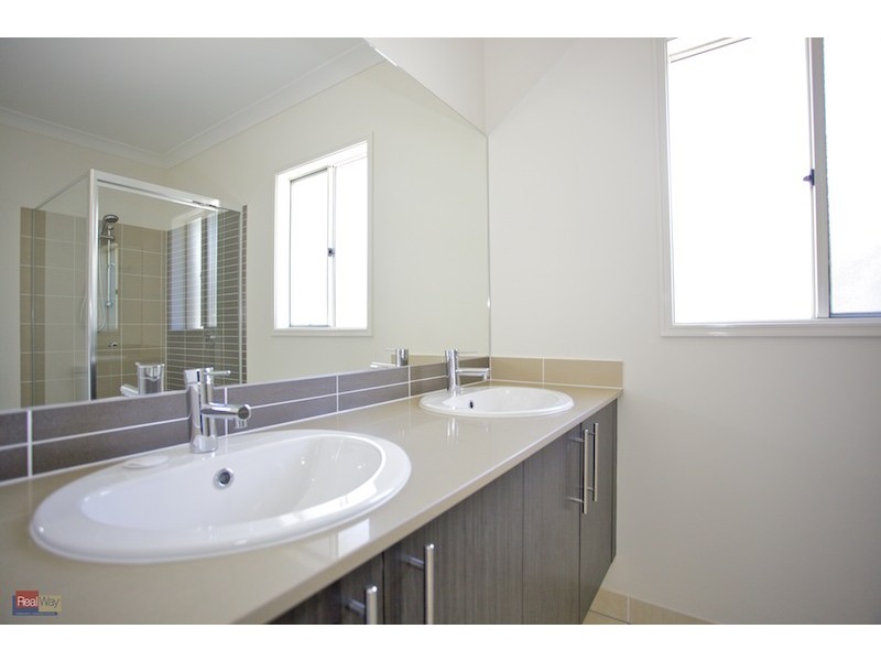 32 Higlett Street, Scarborough QLD 4020