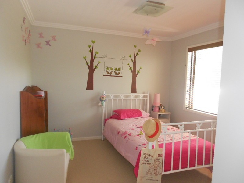 48 McLennan Street, Woody Point QLD 4019