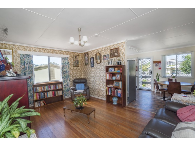 10 Glenloc Street, Redcliffe QLD 4020