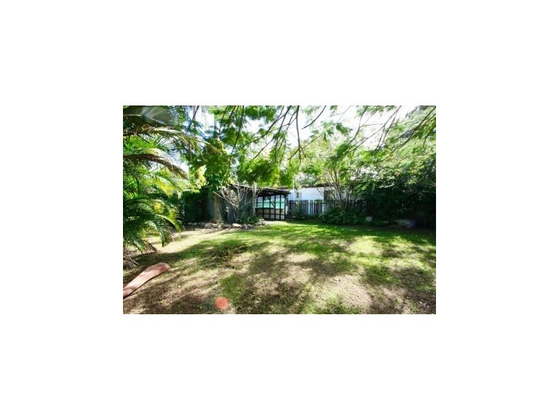 42 Valerie Street, Clontarf QLD 4019