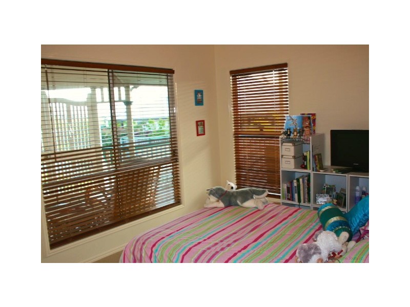 2 Lochside Drive, North Lakes QLD 4509