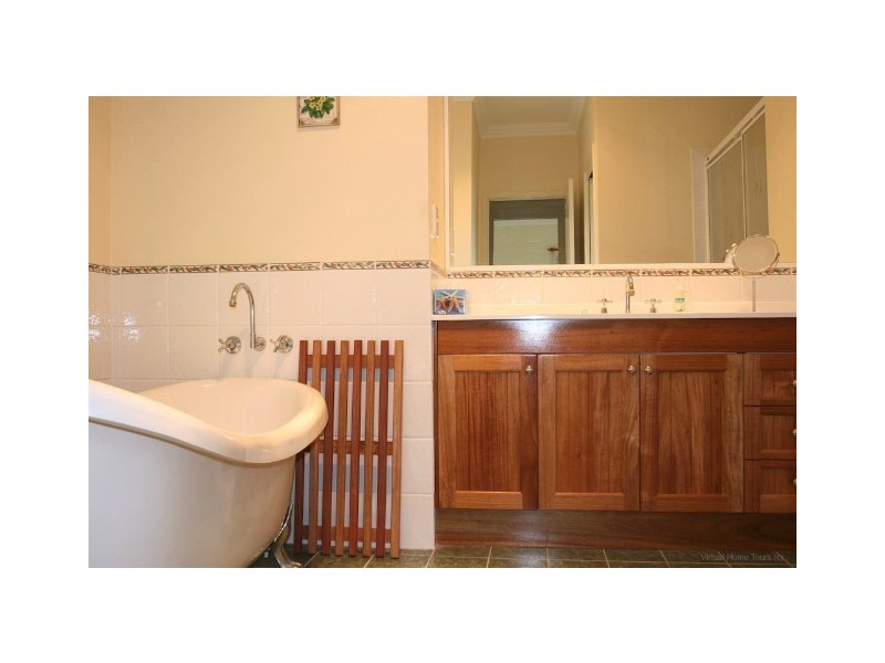 2 Lochside Drive, North Lakes QLD 4509