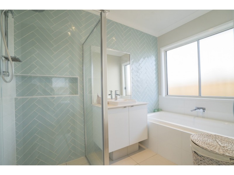 6 Galley Lane, Newport QLD 4020