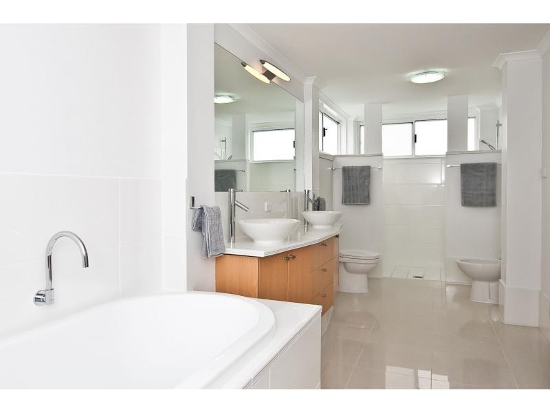 69 Scarborough Road, Redcliffe QLD 4020