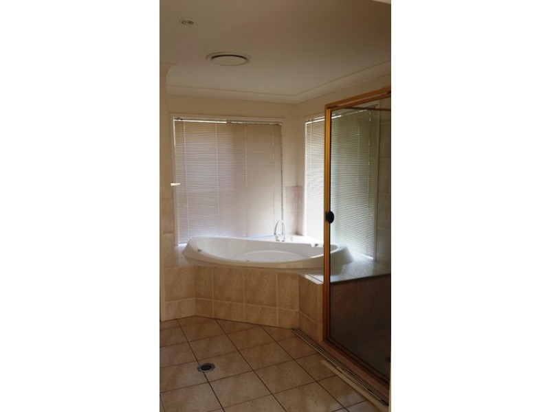 20 Lochside Drive, North Lakes QLD 4509