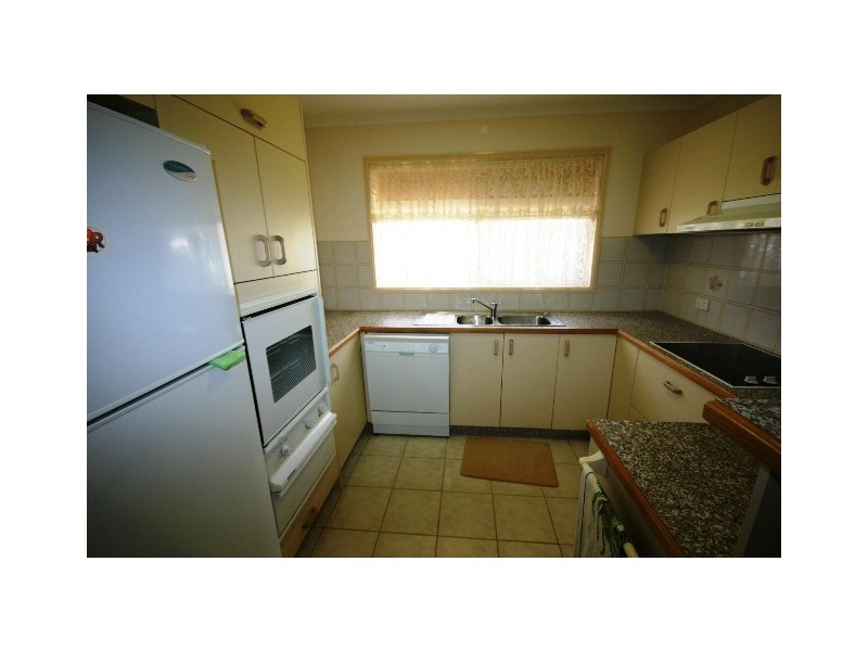 2/12 McNaughton Street, Redcliffe QLD 4020