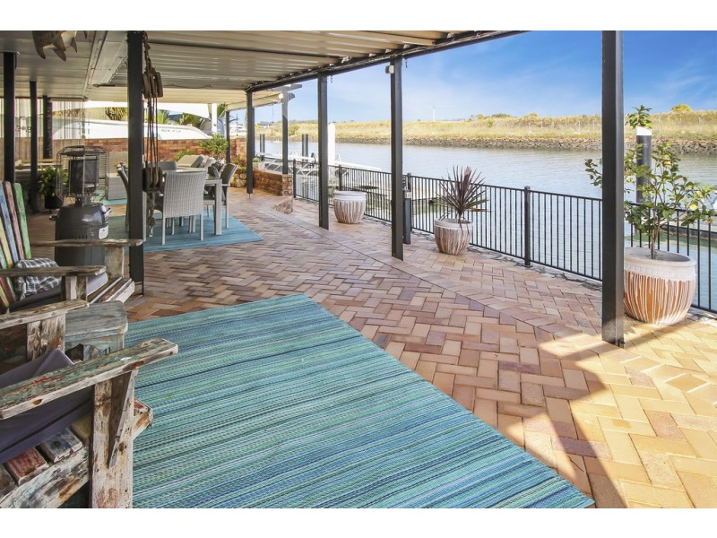 68 Southern Cross Drive, Newport QLD 4020