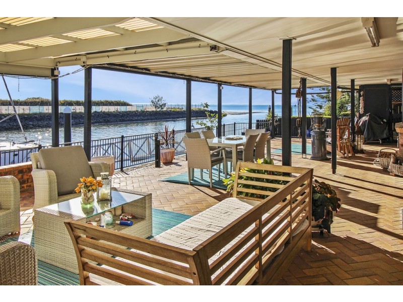 68 Southern Cross Drive, Newport QLD 4020