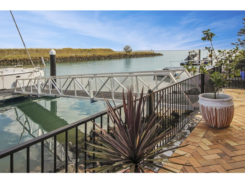 68 Southern Cross Drive, Newport QLD 4020