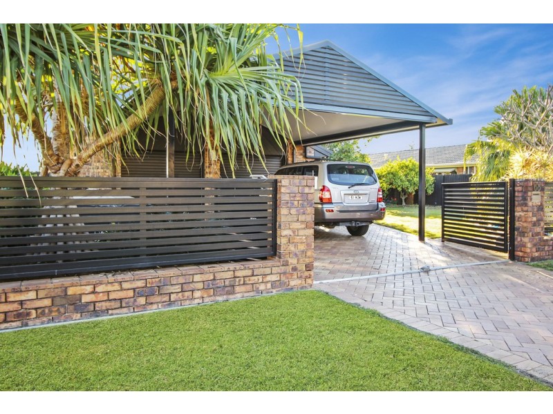 68 Southern Cross Drive, Newport QLD 4020