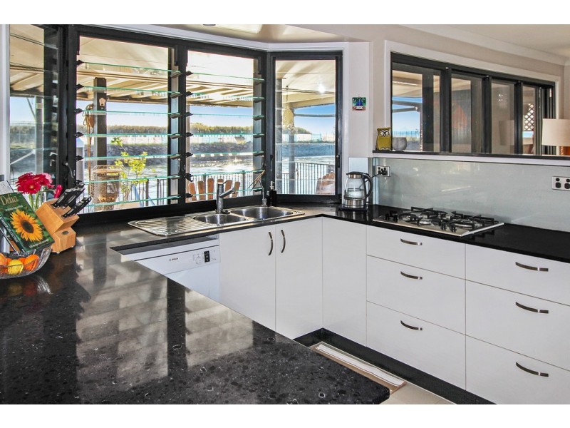 68 Southern Cross Drive, Newport QLD 4020