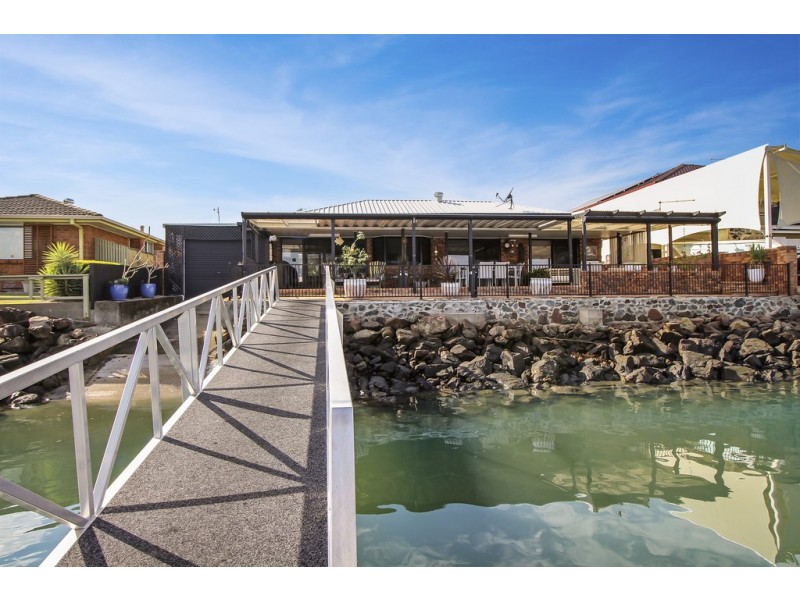 68 Southern Cross Drive, Newport QLD 4020