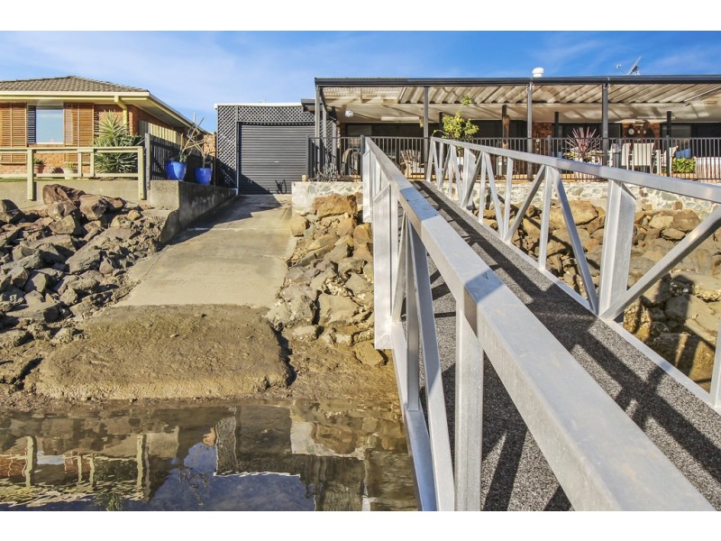 68 Southern Cross Drive, Newport QLD 4020