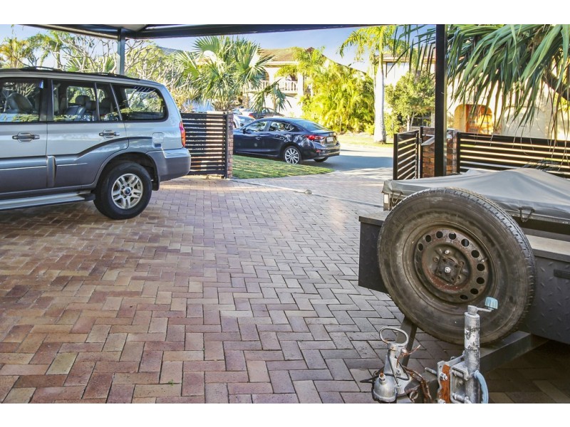 68 Southern Cross Drive, Newport QLD 4020