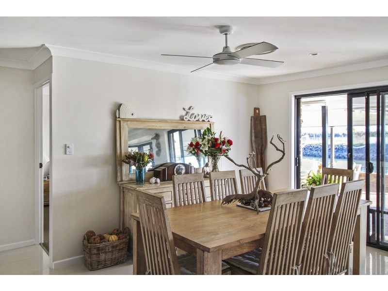 68 Southern Cross Drive, Newport QLD 4020