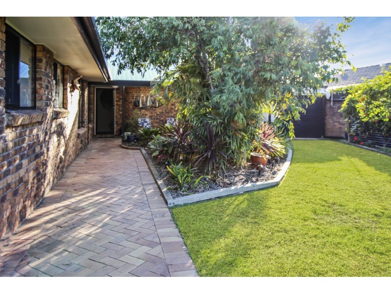 68 Southern Cross Drive, Newport QLD 4020