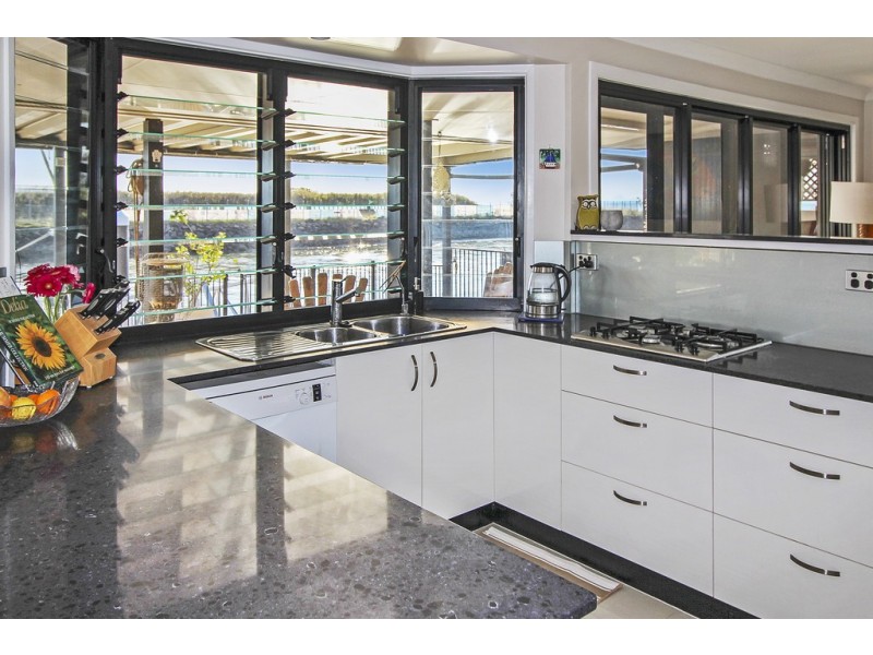 68 Southern Cross Drive, Newport QLD 4020